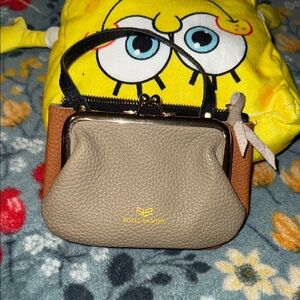 Little hand bag to put cash in coin